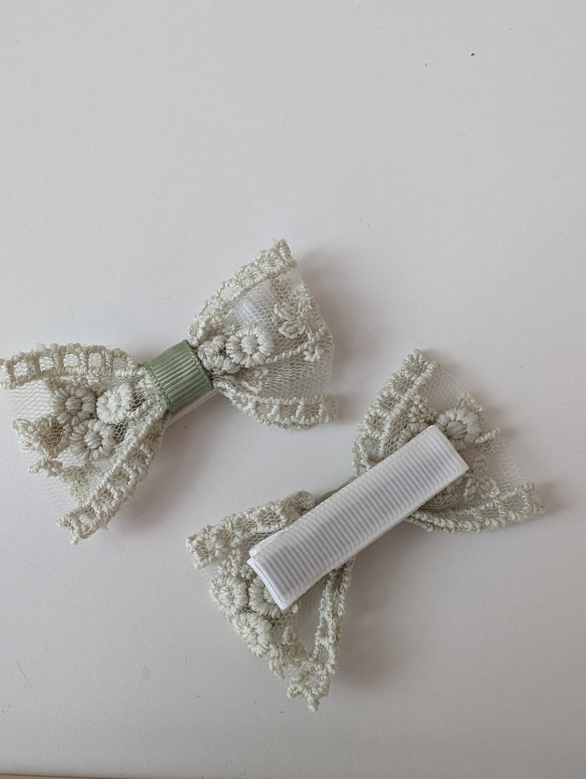 Elegant lace bow hair accessory in pistachio green for toddlers